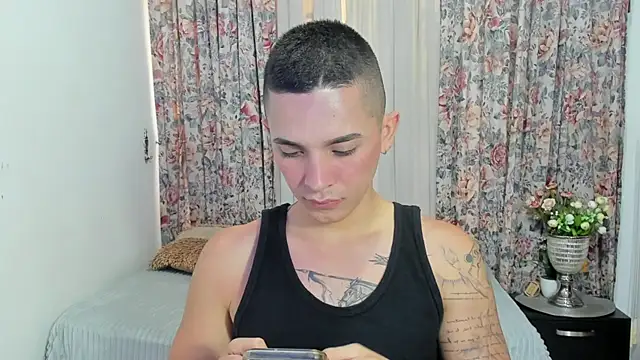 andeerr  online show from January 15, 2025, 8:16 pm