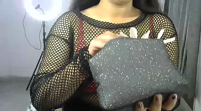 Hazel Doll9 online show from March 5, 2025, 3:07 pm