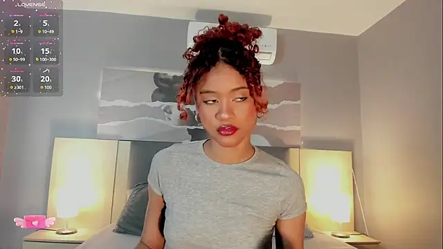 Snapshot of Aprillbrunette chatting on December 5, 2025, 2:43 am Aprillbrunette online show from December 5, 2025, 2:43 am