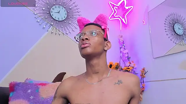 Tiffany Valentine15 online show from September 18, 2025, 1:03 pm