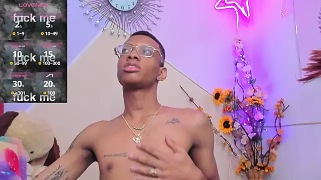 Tiffany Valentine15 online show from September 20, 2025, 12:43 pm