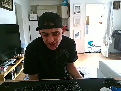 Snapshot of mihaimichael chatting on May 31, 2026, 1:50 pm mihaimichael online show from May 31, 2026, 1:50 pm