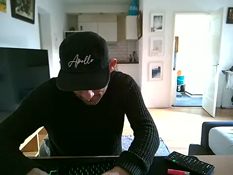 Snapshot of mihaimichael chatting on April 24, 2026, 7:43 am mihaimichael online show from April 24, 2026, 7:43 am