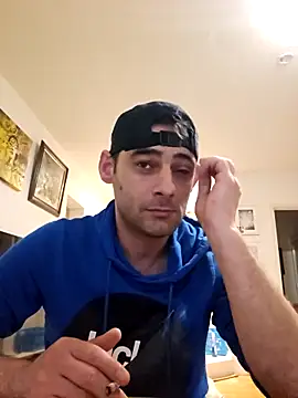Snapshot of mihaimichael chatting on April 21, 2026, 1:42 am mihaimichael online show from April 21, 2026, 1:42 am