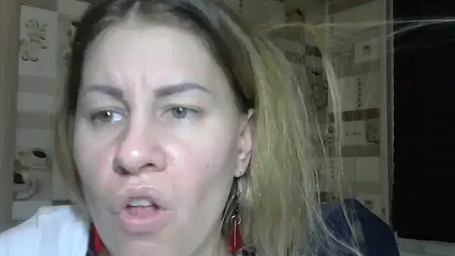 Snapshot of TherestlessKitty chatting on November 21, 2025, 10:20 pm TherestlessKitty online show from November 21, 2025, 10:20 pm