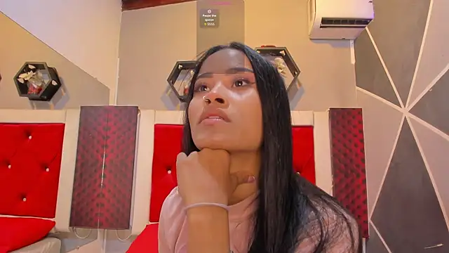 Snapshot of Karoll014 chatting on November 21, 2025, 12:15 pm Karoll014 online show from November 21, 2025, 12:15 pm