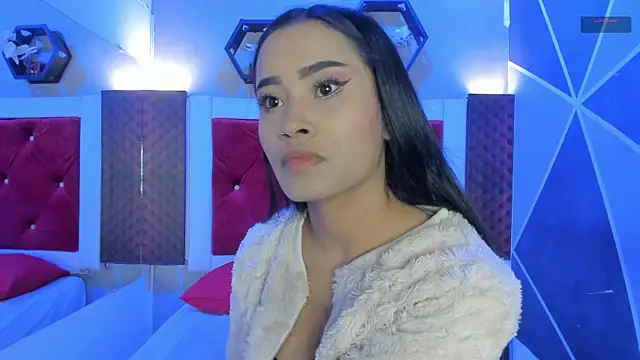 Snapshot of Karoll014 chatting on April 22, 2026, 12:45 pm Karoll014 online show from April 22, 2026, 12:45 pm