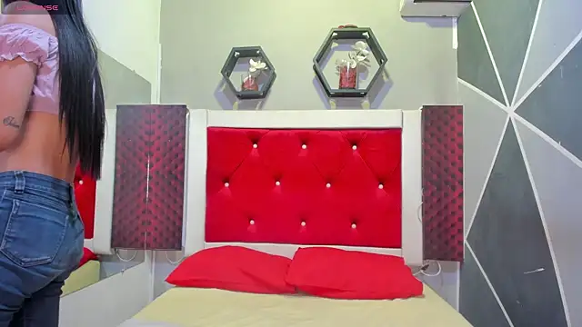 Snapshot of Karoll014 chatting on November 25, 2025, 12:16 pm Karoll014 online show from November 25, 2025, 12:16 pm