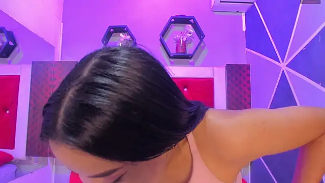 Snapshot of Karoll014 chatting on December 5, 2025, 12:04 pm Karoll014 online show from December 5, 2025, 12:04 pm