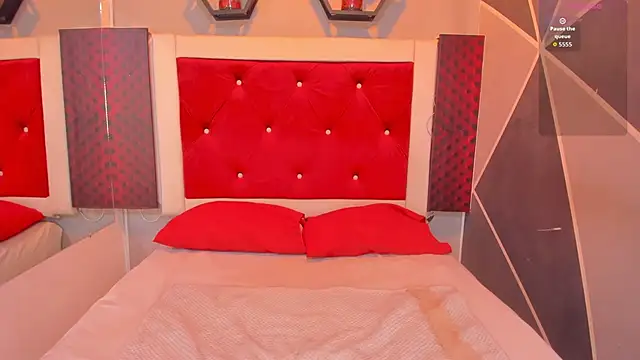 Snapshot of Karoll014 chatting on October 28, 2025, 12:04 pm Karoll014 online show from October 28, 2025, 12:04 pm