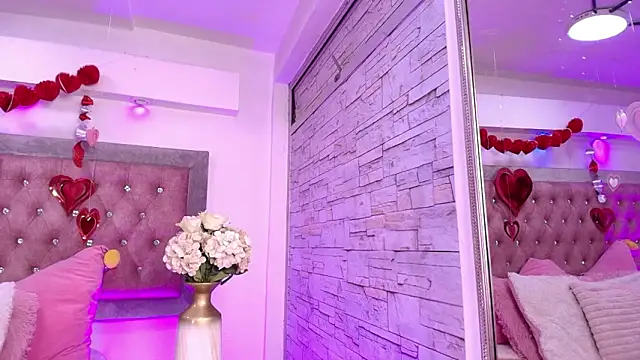 Snapshot of Tayzon_Foxxx chatting on February 20, 2026, 12:51 pm Tayzon Foxxx online show from February 20, 2026, 12:51 pm