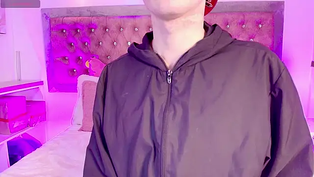 Snapshot of Tayzon_Foxxx chatting on January 8, 2026, 12:11 pm Tayzon Foxxx online show from January 8, 2026, 12:11 pm