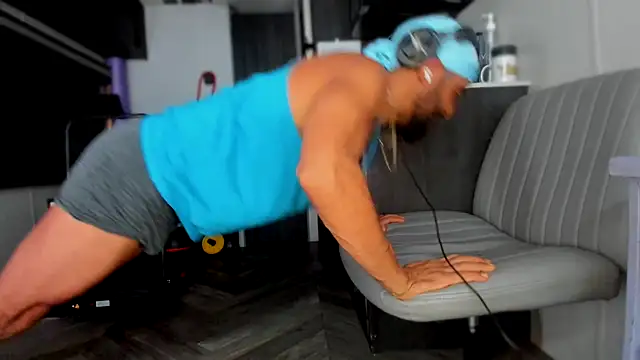 Snapshot of DirtyDrizzy chatting on February 18, 2026, 3:48 am DirtyDrizzy online show from February 18, 2026, 3:48 am