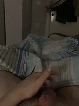 Snapshot of Erenn34 chatting on April 2, 2026, 11:33 pm Erenn34 online show from April 2, 2026, 11:33 pm