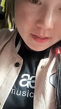 Snapshot of Sweetlove_77 chatting on March 15, 2025, 3:51 am Sweetlove 77 online show from March 15, 2025, 3:51 am