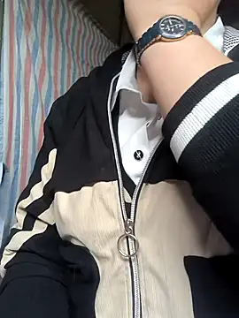 Snapshot of Sweetlove_77 chatting on November 17, 2025, 2:15 am Sweetlove 77 online show from November 17, 2025, 2:15 am