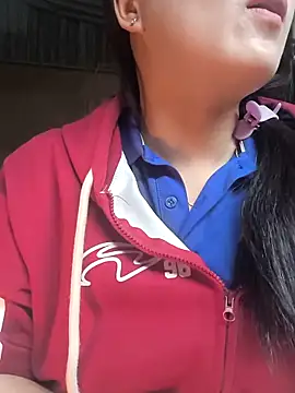 Snapshot of Sweetlove_77 chatting on November 5, 2025, 4:04 am Sweetlove 77 online show from November 5, 2025, 4:04 am