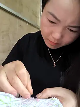 Snapshot of Sweetlove_77 chatting on October 27, 2025, 12:11 am Sweetlove 77 online show from October 27, 2025, 12:11 am