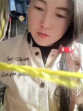 Snapshot of Sweetlove_77 chatting on March 15, 2025, 12:47 am Sweetlove 77 online show from March 15, 2025, 12:47 am