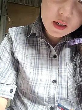 Snapshot of Sweetlove_77 chatting on November 15, 2025, 4:05 am Sweetlove 77 online show from November 15, 2025, 4:05 am