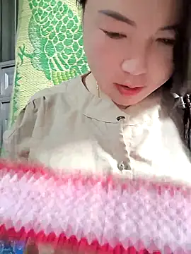 Snapshot of Sweetlove_77 chatting on September 18, 2025, 12:57 am Sweetlove 77 online show from September 18, 2025, 12:57 am