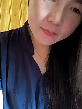 Snapshot of Sweetlove_77 chatting on October 18, 2025, 2:13 am Sweetlove 77 online show from October 18, 2025, 2:13 am