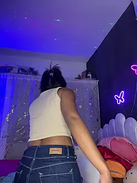 Snapshot of AlisonHoot69 chatting on January 6, 2026, 3:21 am AlisonHoot69 online show from January 6, 2026, 3:21 am