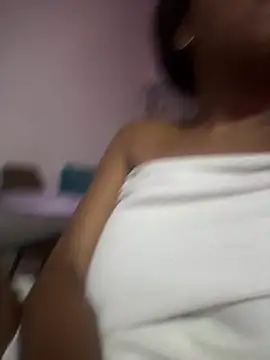 Snapshot of AlisonHoot69 chatting on January 8, 2026, 12:49 am AlisonHoot69 online show from January 8, 2026, 12:49 am