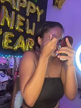 Snapshot of AlisonHoot69 chatting on January 14, 2026, 12:14 am AlisonHoot69 online show from January 14, 2026, 12:14 am