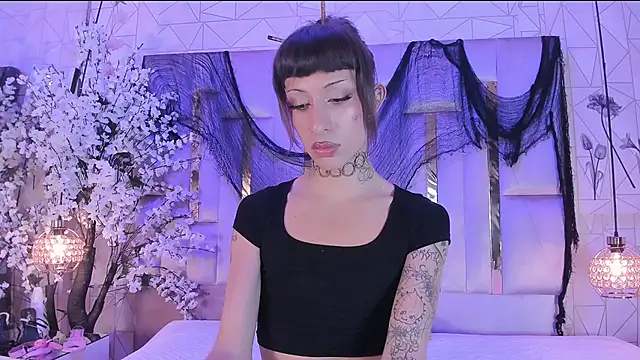 Snapshot of MadisonWood01 chatting on November 25, 2025, 4:57 am MadisonWood01 online show from November 25, 2025, 4:57 am