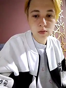 Snapshot of Gussie_Bridie chatting on April 16, 2026, 4:35 am Gussie Bridie online show from April 16, 2026, 4:35 am