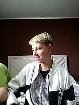 Snapshot of Gussie_Bridie chatting on May 20, 2026, 4:42 am Gussie Bridie online show from May 20, 2026, 4:42 am