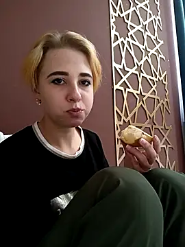 Snapshot of Gussie_Bridie chatting on May 15, 2026, 8:23 am Gussie Bridie online show from May 15, 2026, 8:23 am