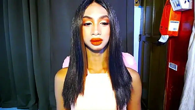 PrettyLatiina online show from November 1, 2025, 9:58 am