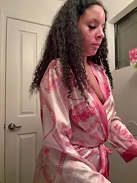 thatonelightskinn online show from February 25, 2025, 4:46 am