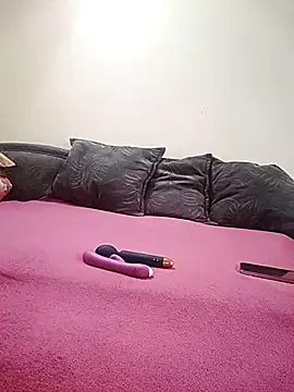 Snapshot of vika2323 chatting on December 3, 2025, 8:47 am vika2323 online show from December 3, 2025, 8:47 am