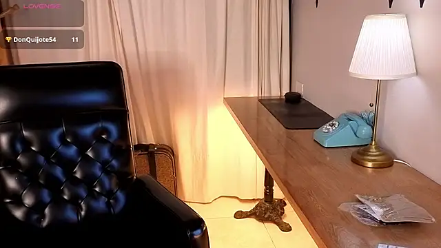 Snapshot of Alice_milf_ chatting on January 8, 2026, 11:16 am Alice milf online show from January 8, 2026, 11:16 am