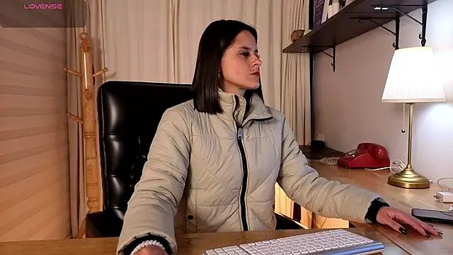 Snapshot of Alice_milf_ chatting on January 11, 2026, 11:06 am Alice milf online show from January 11, 2026, 11:06 am