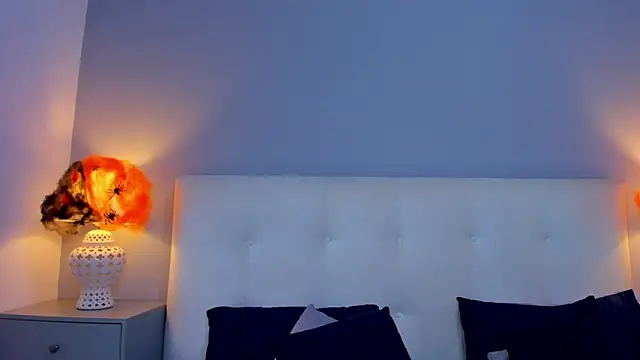 SaraaJhonsonn online show from October 25, 2025, 3:01 pm