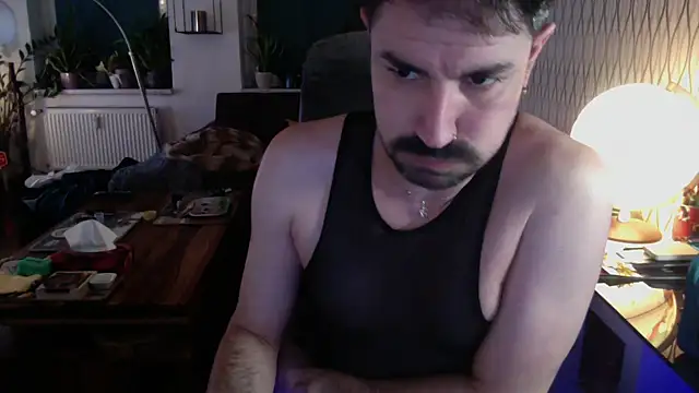Snapshot of tomz0819 chatting on February 23, 2026, 10:10 pm tomz0819 online show from February 23, 2026, 10:10 pm