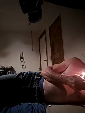 Snapshot of BigDDave6979 chatting on October 26, 2025, 4:24 am BigDDave6979 online show from October 26, 2025, 4:24 am