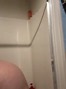 lairarose online show from November 2, 2025, 10:04 pm