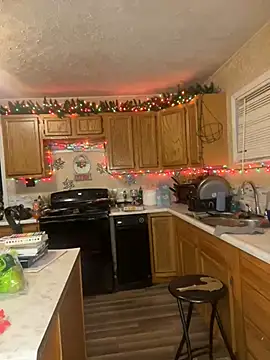 lairarose online show from December 9, 2024, 3:29 am