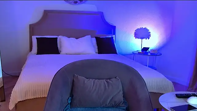 MiaBecky online show from March 11, 2025, 5:24 am