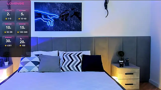 MiaBecky online show from March 18, 2025, 5:23 am