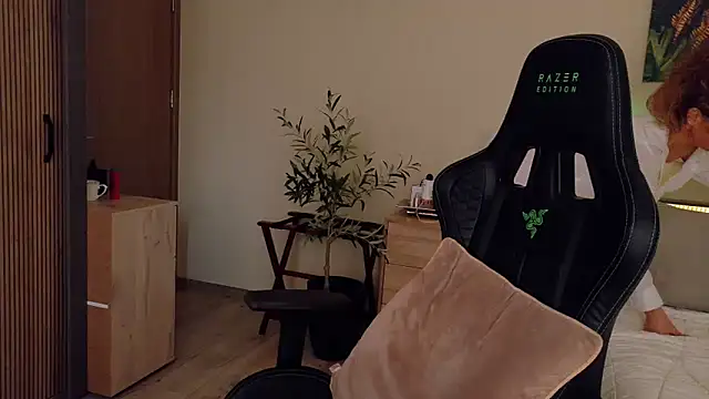 Snapshot of joycesilver chatting on March 12, 2026, 8:40 am joycesilver online show from March 12, 2026, 8:40 am