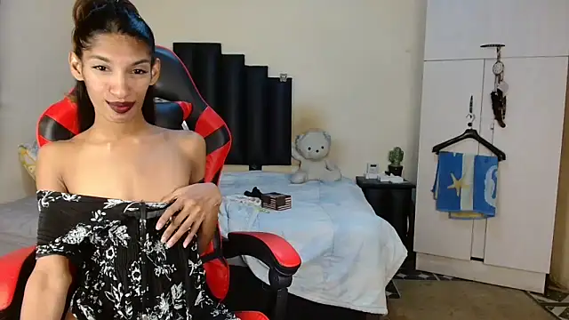 Snapshot of Silkylicious chatting on April 25, 2026, 9:56 pm Silkylicious online show from April 25, 2026, 9:56 pm