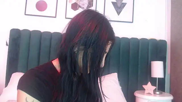 Nicolette ks  online show from November 11, 2025, 4:40 am