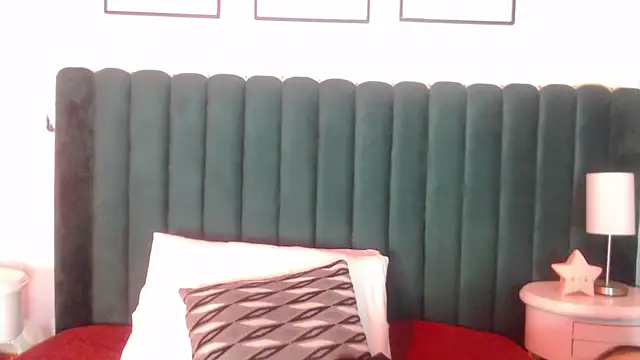 Nicolette ks  online show from November 14, 2025, 4:05 am