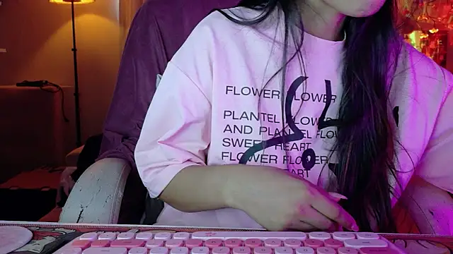 AllisonCatUwU online show from June 17, 2026, 4:17 pm